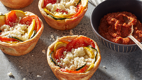 Pastry cups with vegetable and cheese filling