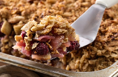 gluten-free-blackberry-and-apple-crumble